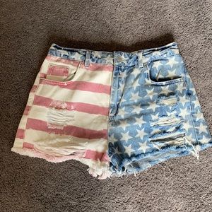 ⭐️HP⭐️ Like New Topshop Flag Mom Shorts! Size 6